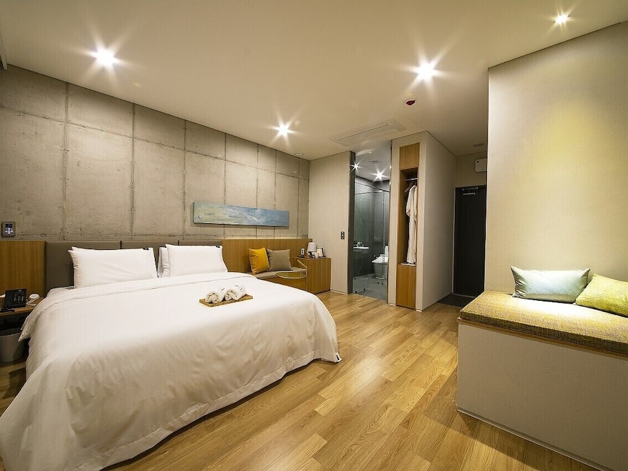 Individuell inredning, unika möbler, skrivbord och ljudisolering