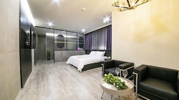 Studio Suite Junior, không hút thuốc | Trang trí khác biệt, trang bị nội thất với thiết kế riêng biệt, bàn