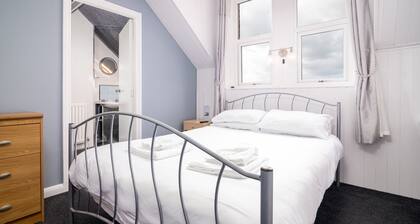 Standard Double & Single Bed, Ensuite