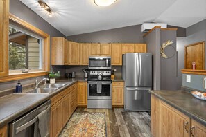 Geladeira, micro-ondas, fogão, cooktop