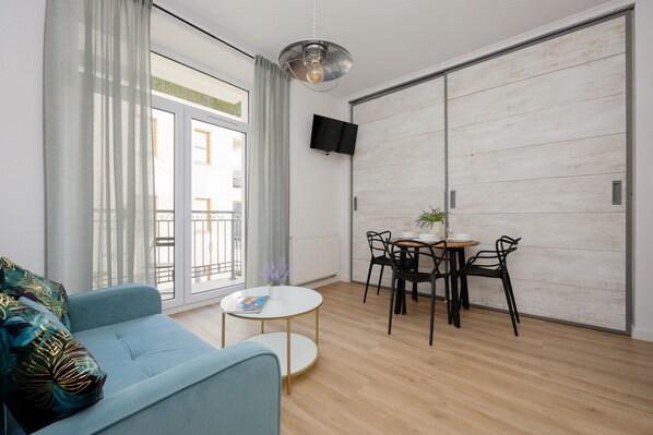 Apartment, 1 Bedroom, Balcony | Dining room