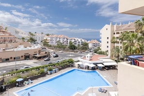 A heated pool - Castle Harbour 6 (Los Cristianos)