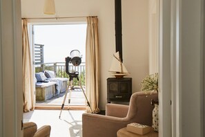 Fernseher, Kamin, Stereoanlage, Arbeitsbereiche