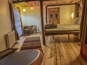 1 bedroom, free WiFi, bed sheets - Euphoria, cozy romantic room with bathtub and mountain view  (Drăganului)