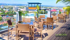 Outdoor dining - La Grande Residence- Grand Studio - Angeles/ Clark (Angeles)