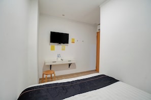 Deluxe Double Room | Laptop workspace, free WiFi, bed sheets