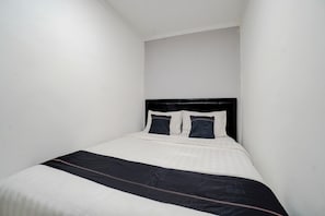 Standard Double Room | Laptop workspace, free WiFi, bed sheets
