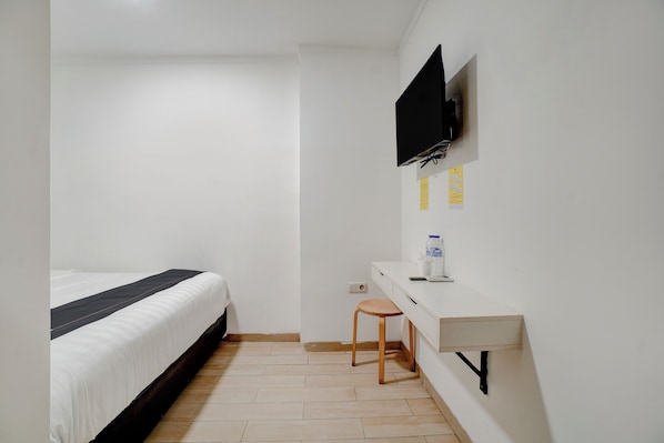 Standard Double Room | Laptop workspace, free WiFi, bed sheets