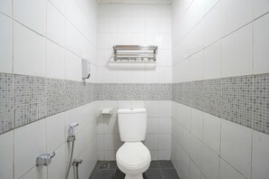 Standard Double Room | Bathroom