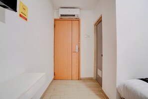 Deluxe Double Room | Laptop workspace, free WiFi, bed sheets - Hotel O near Monas formerly Cideng Timur Residence (Jakarta)