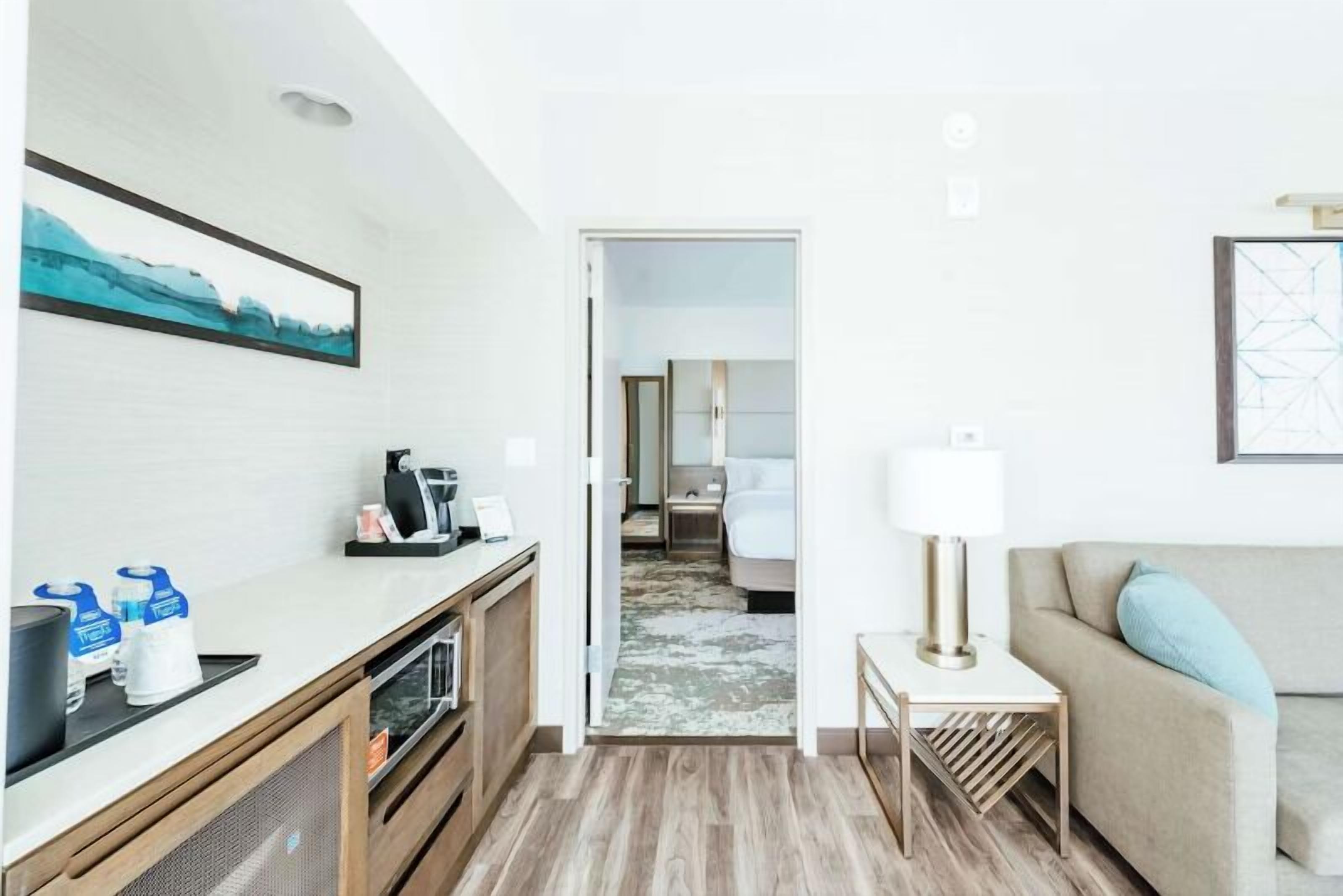 Stay, Play, and Explore Denver! Swimming Pool, Pet-friendly Property!