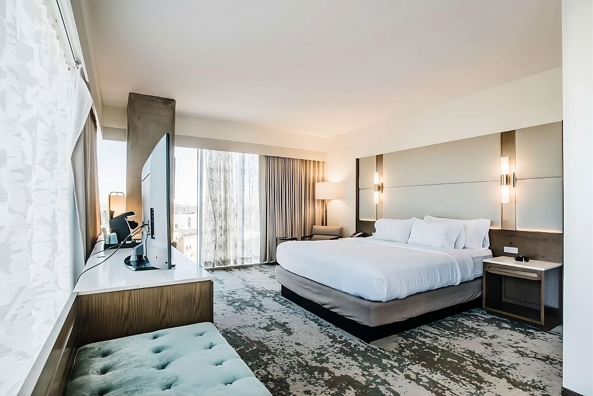 Escape to Denver's Urban Oasis! Indoor Swimming Pool, Pet-friendly!