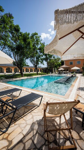 季节性开放的室外游泳池