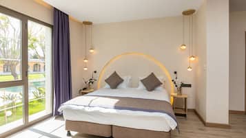 Superior Room | Egyptian cotton sheets, premium bedding, minibar, laptop workspace
