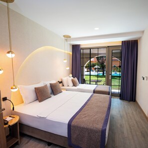 华丽客房, 泳池景观 | 埃及棉床单、高档床上用品、迷你吧、笔记本电脑工作区