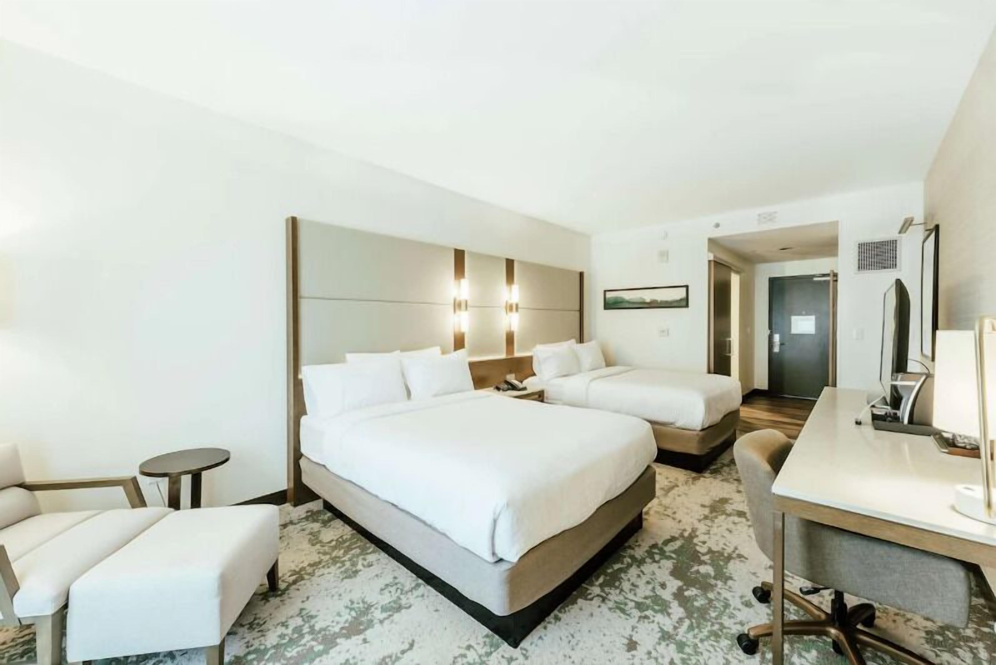 Make Memories in Denver! Indoor Swimming Pool, Pets Allowed!