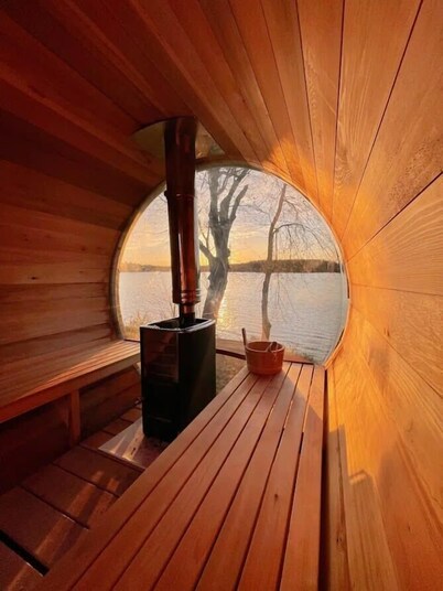 Waterfront Cottage w Sauna on Sharbot Lake