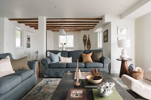 TV, fireplace, offices - Waterfront Cottage w Sauna on Sharbot Lake (Sharbot Lake)