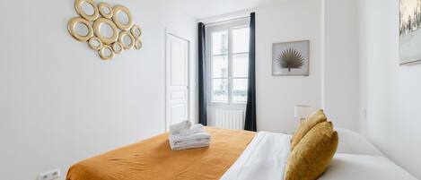 1 slaapkamer, een strijkplank/strijkijzer, wifi, beddengoed