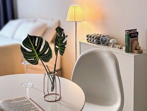 Feel at home Signature | Premium bedding, pillow-top beds, desk, laptop workspace - Daegu Dongseongro Star B&B Business Hotel (Daegu)