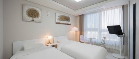 Lily Deluxe Twin | Ropa de cama de alta calidad, camas con pillow-top y escritorio