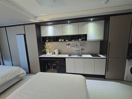 Youth Suite | Private kitchen