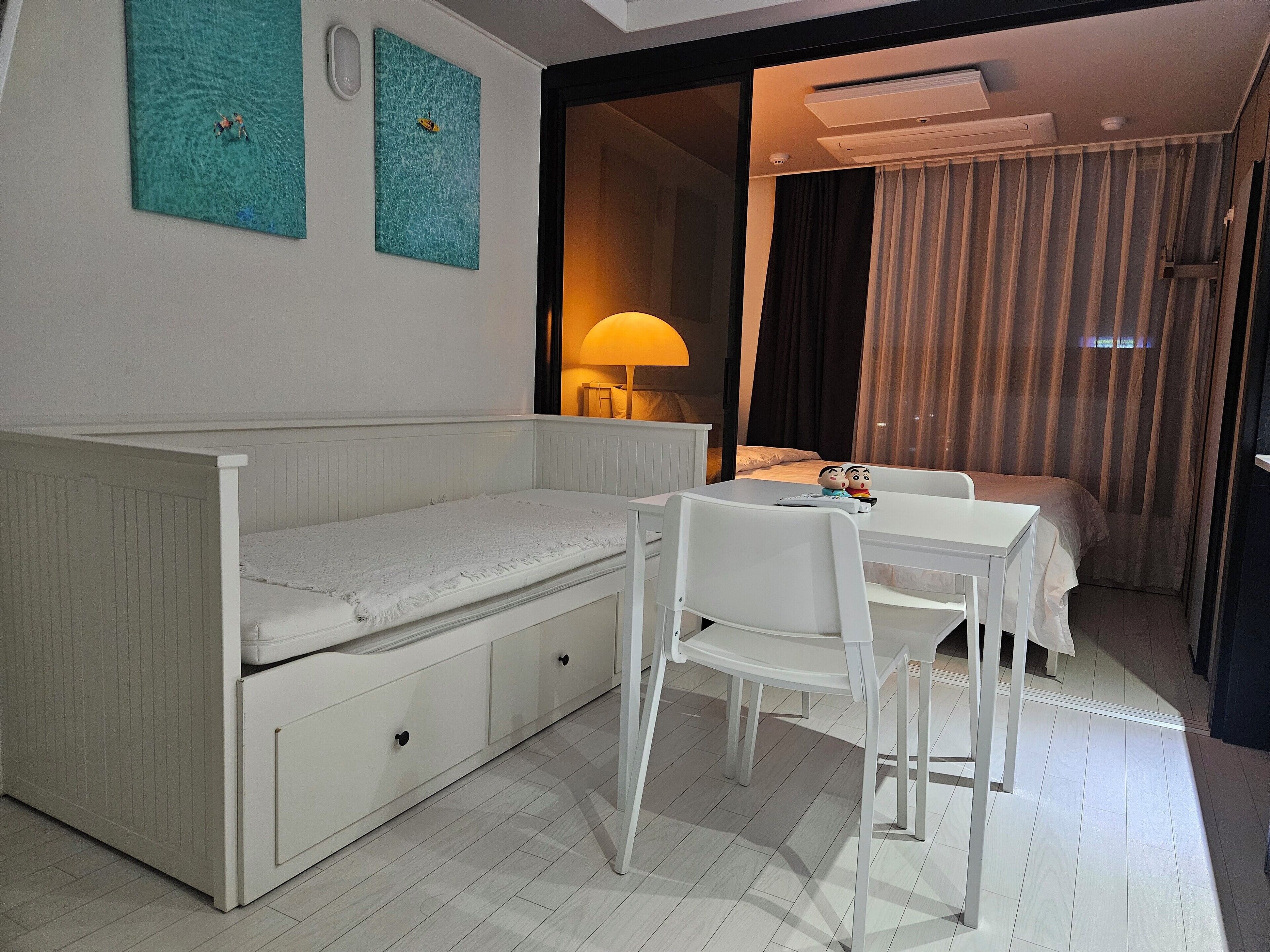 Dongseongro Class Signature | Ropa de cama de alta calidad, camas con pillow-top y escritorio 