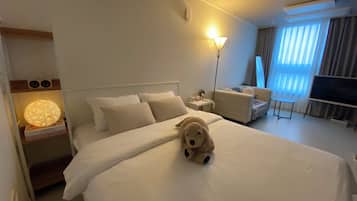 Hees Standard | 1 bedroom, premium bedding, pillow-top beds, desk