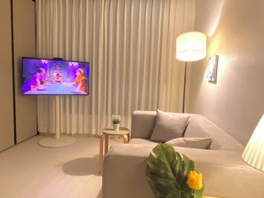 Ropa de cama de alta calidad, colchones con pillow-top y escritorio 