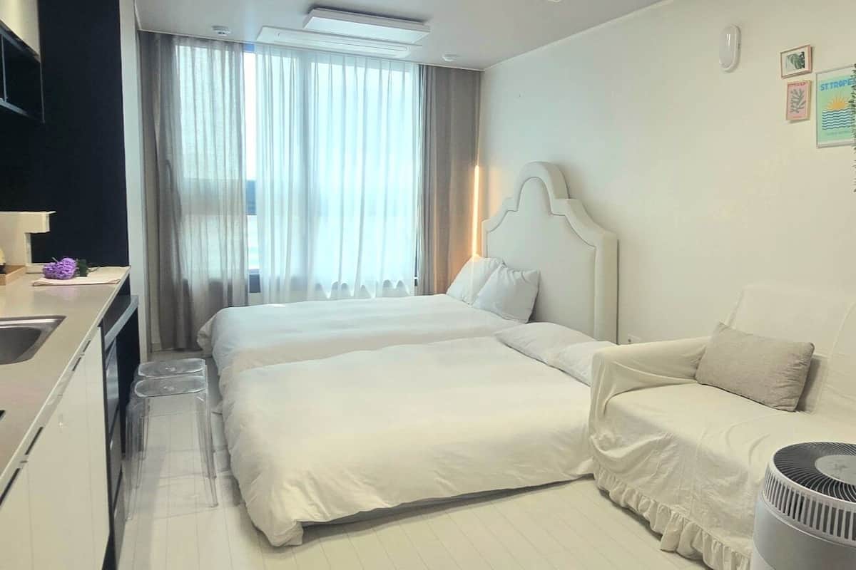 Camera Signature con letto matrimoniale o 2 letti singoli, 1 camera da letto, vista città | 1 camera, biancheria da letto di alta qualità, materassi a doppio strato