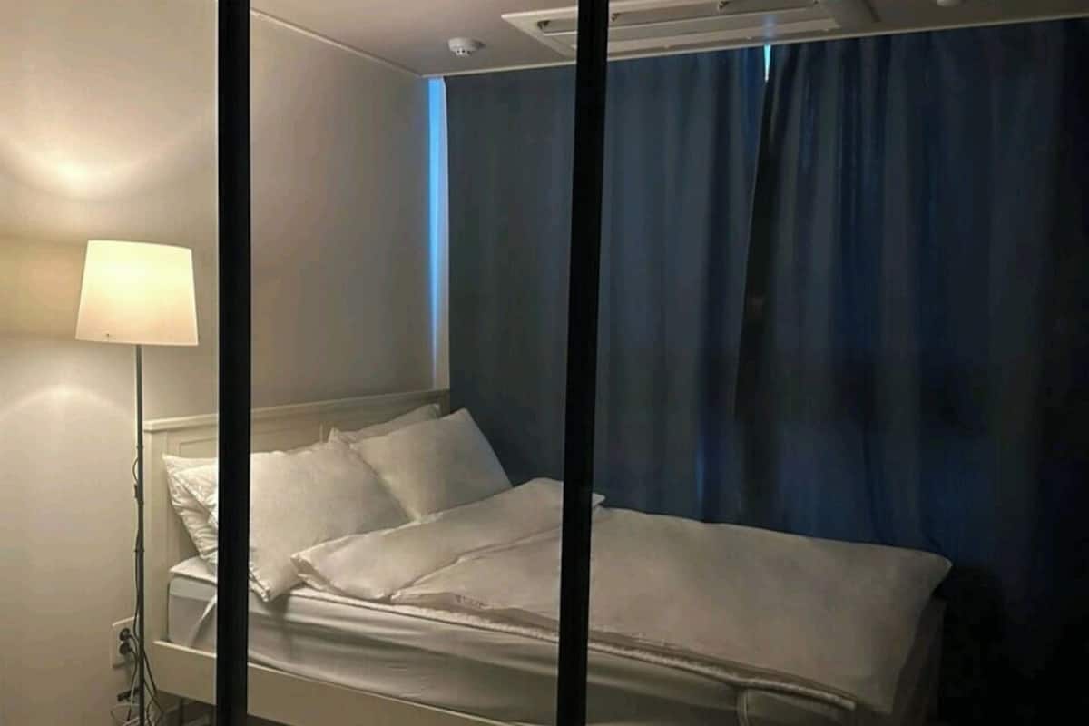 Dongseongro Class Signature | Premium bedding, pillowtop beds, desk, laptop workspace