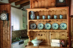 Apartment, Garden View | Private kitchen | Fridge, microwave, oven, dishwasher - Casa al Fiume (Sonogno)