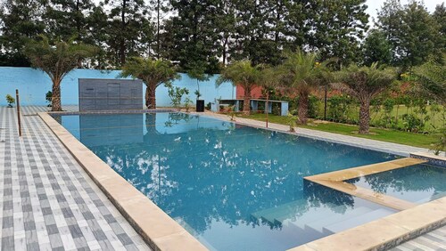 4 Bedroom Luxury Farmhouse Villa With Swimming Pool