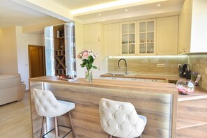 Comfort Apartment | Private kitchen | Fridge, oven, stovetop, dishwasher