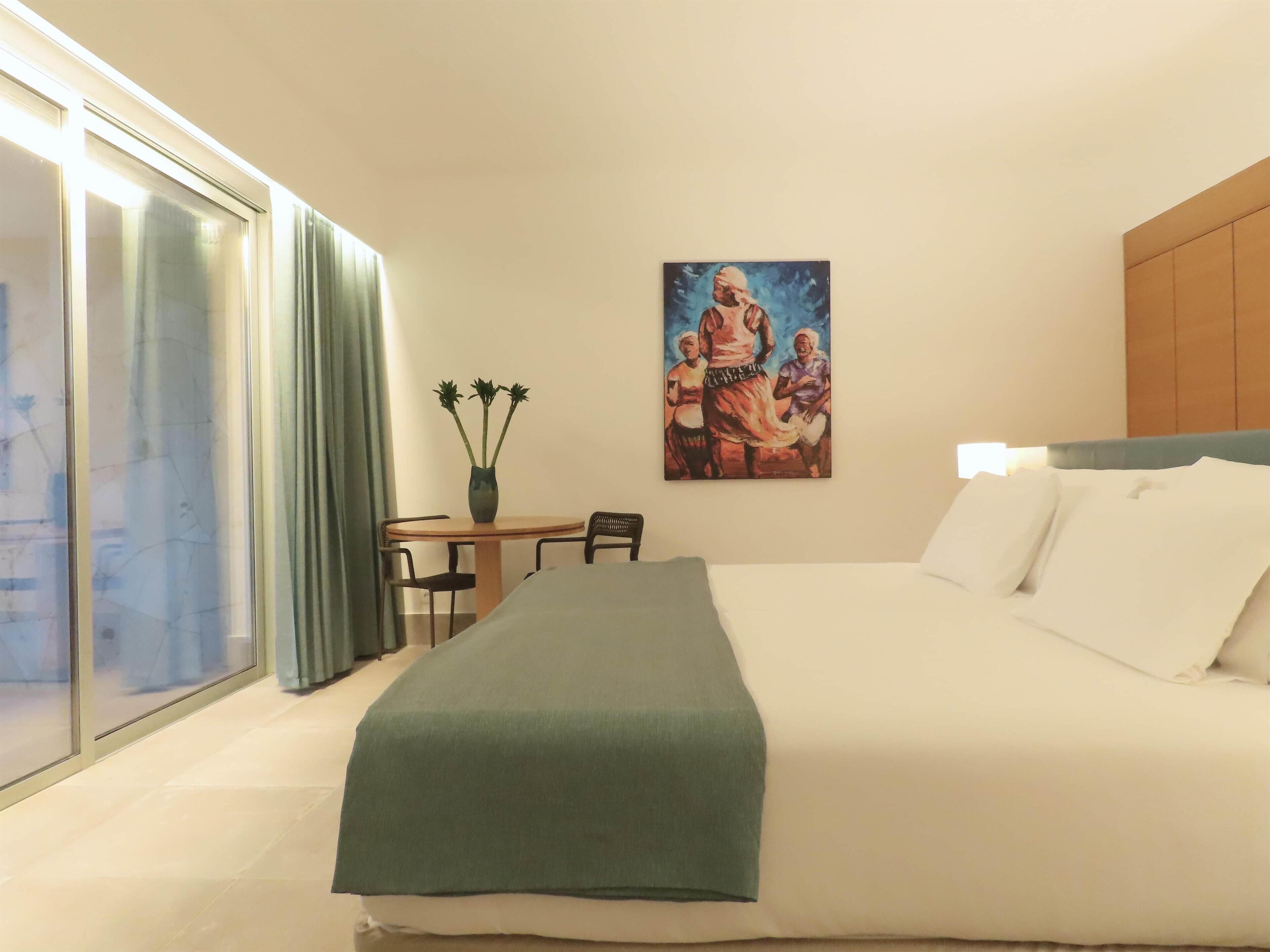 Deluxe-Zimmer, Meerblick | Minibar, Zimmersafe, Bügeleisen/Bügelbrett, kostenloses WLAN