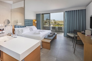 Deluxe Room | Minibar, in-room safe, iron/ironing board, free WiFi