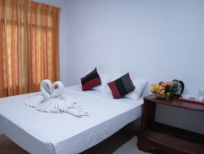 Deluxe Double Room | Desk, blackout curtains, iron/ironing board, free WiFi