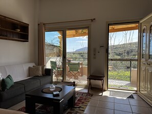 TV - Ontas cozy home (Gournes)