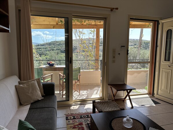 TV - Ontas cozy home (Gournes)