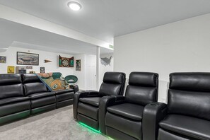 Interior - Victory at Lambeau - Game Day Getaway + Recreational Room (Green Bay)