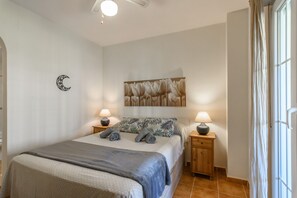2 dormitorios, tabla de planchar con plancha, wifi gratis y ropa de cama