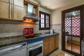 Fridge, oven, dishwasher, coffee/tea maker