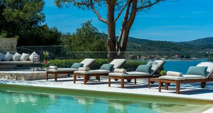 Villa Barotul mit beheiztem Pool