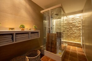 Shower, hair dryer, towels - Villa Barotul with heated pool (Mrljane)