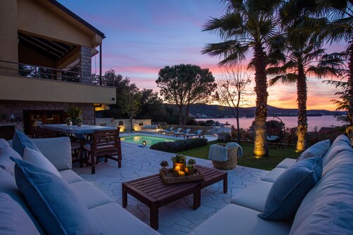 Villa Barotul with heated pool