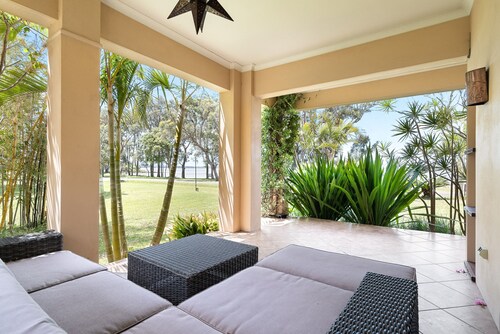 Casa Pacifica - A trip to Spain, 2 Hours From Sydney. Luxury Waterfront Villa, Escape, Relax, Reset.