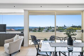 Outdoor dining - South Head - Premier Penthouse with amazing views of Harbour Bridge, City Skyline and Sydney Harbour (Vaucluse)