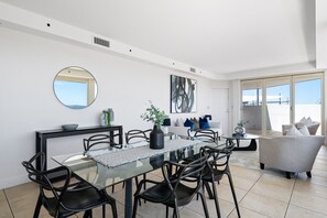 Dining - South Head - Premier Penthouse with amazing views of Harbour Bridge, City Skyline and Sydney Harbour (Vaucluse)