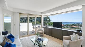 Una Smart TV, una oficina