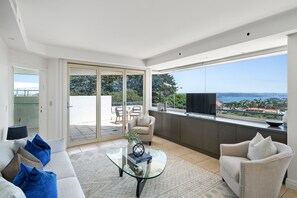 Smart TV, offices - South Head - Premier Penthouse with amazing views of Harbour Bridge, City Skyline and Sydney Harbour (Vaucluse)
